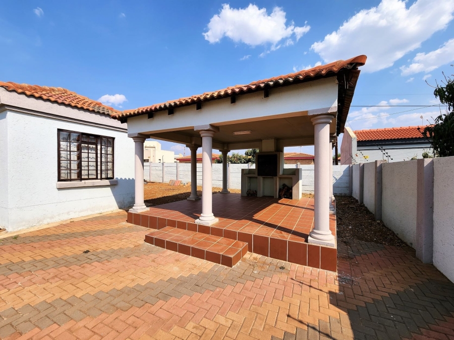 4 Bedroom Property for Sale in Flora Park Northern Cape